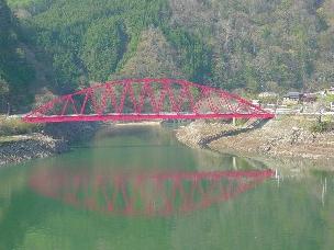 県道から見た大岩橋