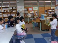 小学校の図書を使った授業