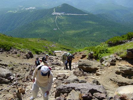 9合目からは、勾配が少しきつくなります。